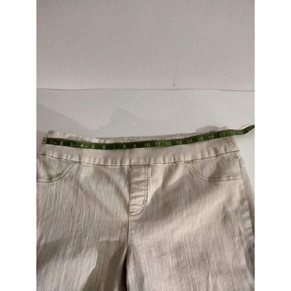 Chico's Plus Size Pull On Capris - Picture 5 of 8